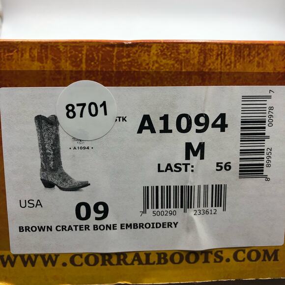 Corral Women Crater Bone Embroidery Snip Toe Boots Size 9 M FLAW - Picture 11 of 11
